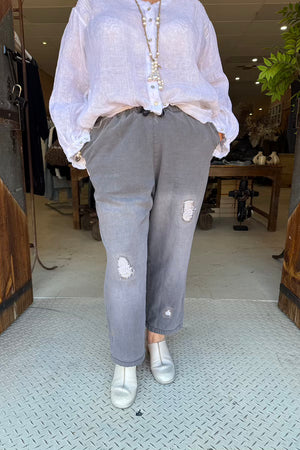JEANS W/HOLES - FADED BLACK DENIM