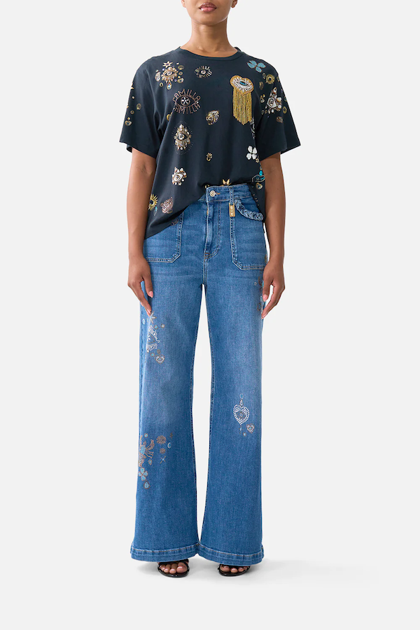 CLASSIC TEE AMULETS AND ALCHEMY