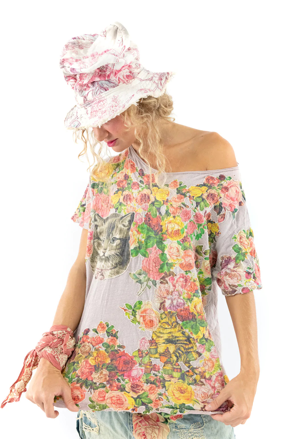 ALL OVER FLORAL APPLIQUE T - TOP 1211