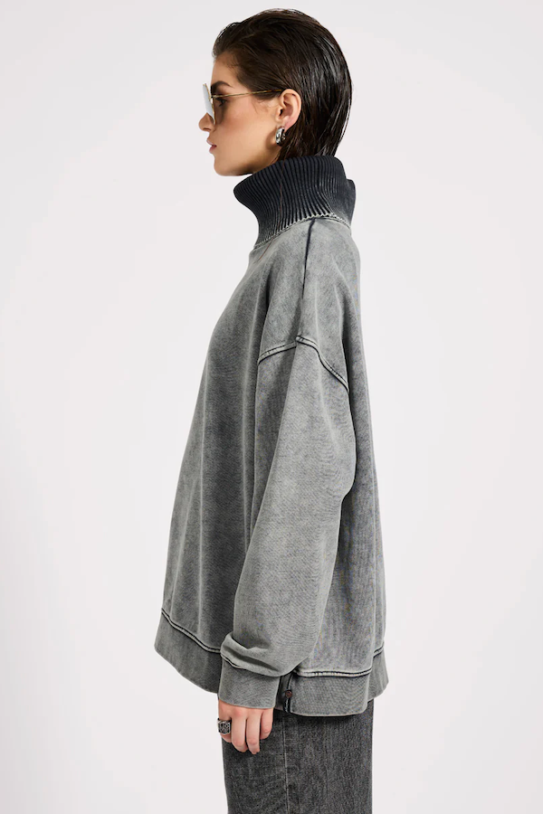 FLEECE ROLL NECK SWEATER - WORN BLACK
