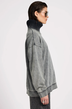 FLEECE ROLL NECK SWEATER - WORN BLACK