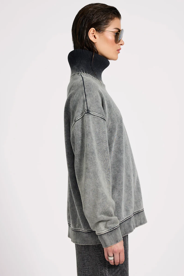 FLEECE ROLL NECK SWEATER - WORN BLACK