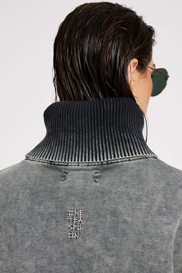 FLEECE ROLL NECK SWEATER - WORN BLACK