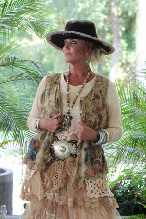 ENCHANTED FIELDS TANK - OLIVE