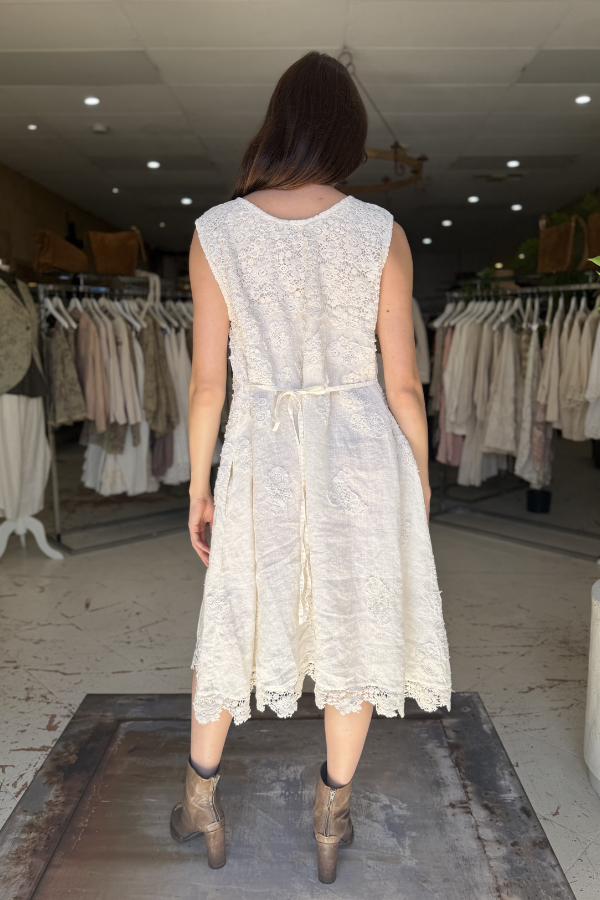 LACE APPLIQUE SLIP - CREAM