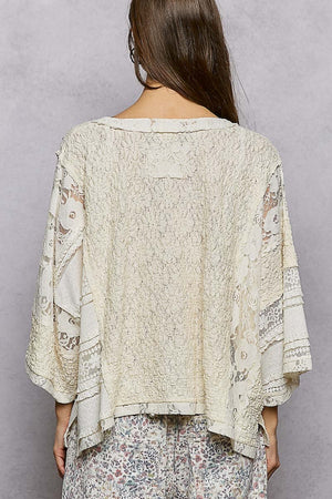 ROMANTIC LIGHTWEIGHT V-NECK AIRY LACE TOP