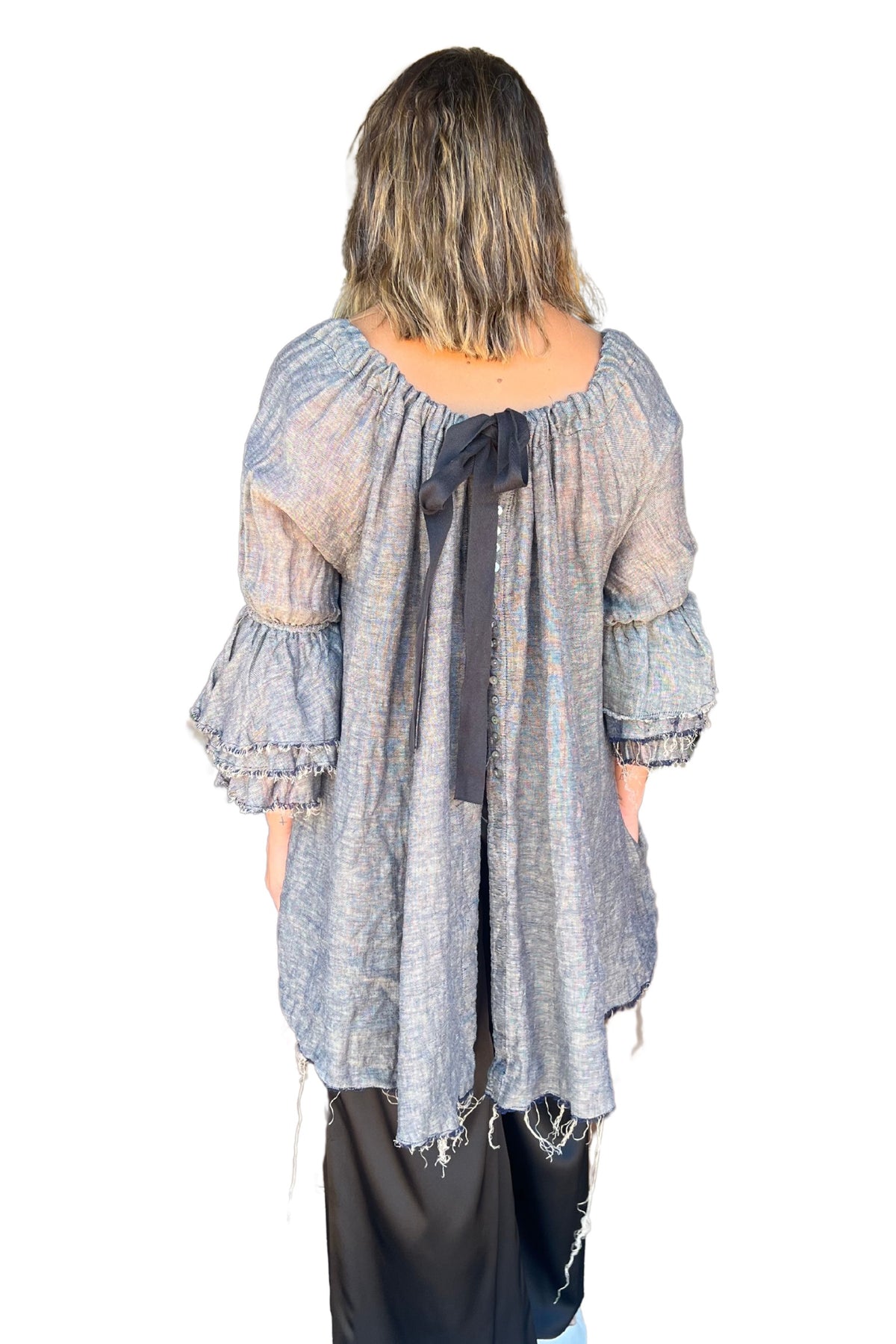 AMANO BUTTON BACK BLOUSE (LINEN GAUZE) DENIM