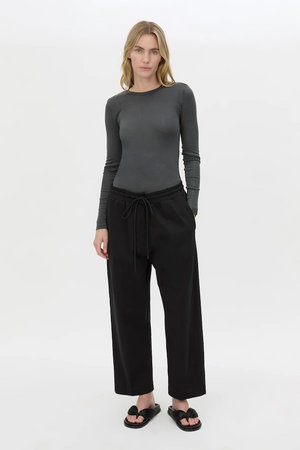 BEAU TAPPERED CROP PANT - BLACK