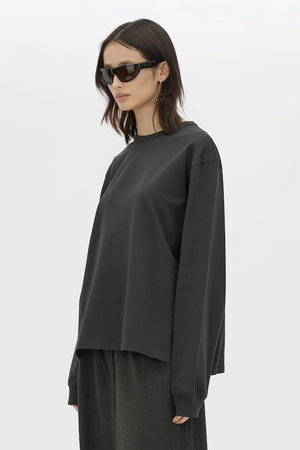 STUDIO GRAPHIC LONG SLEEVE TOP - COAL