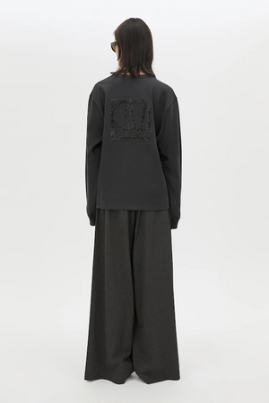 STUDIO GRAPHIC LONG SLEEVE TOP - COAL