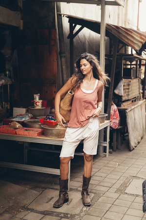 MILOS SHORTS - BLACK