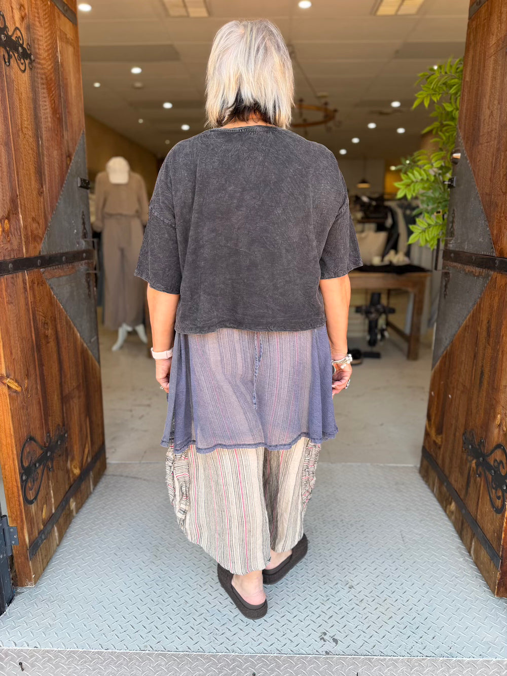 CROP T-SHIRT SHORT SLEEVE - ANEMONE BLACK