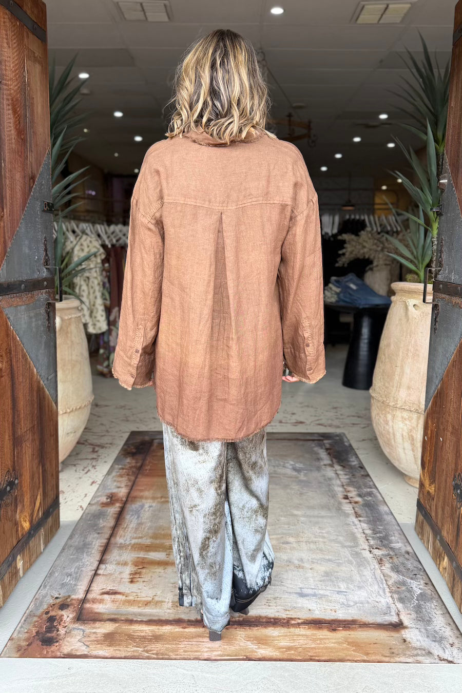BOYFRIEND SHIRT LINEN - HAZELNUT