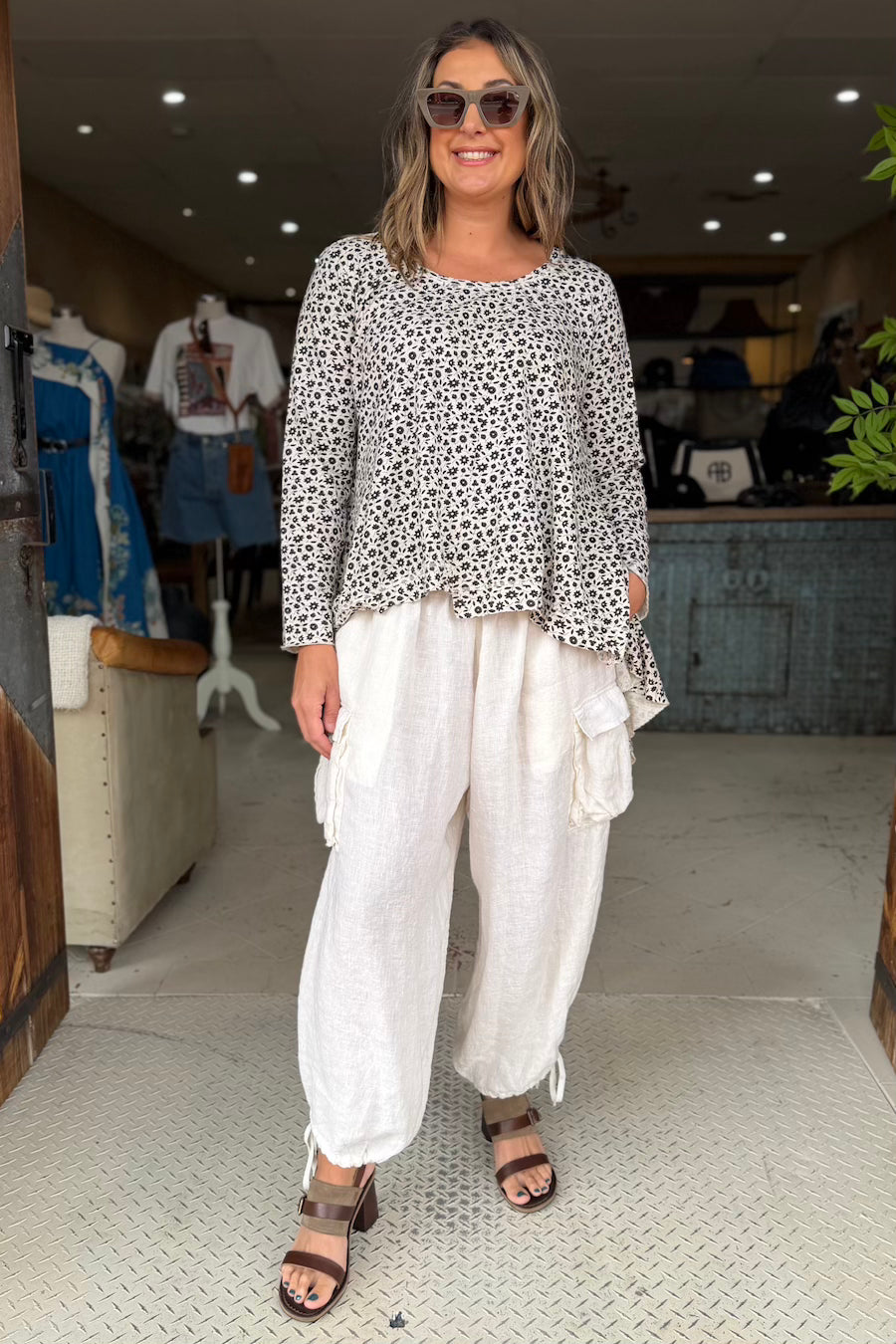 BALLET TEE - CREAM SMALL FLOWER