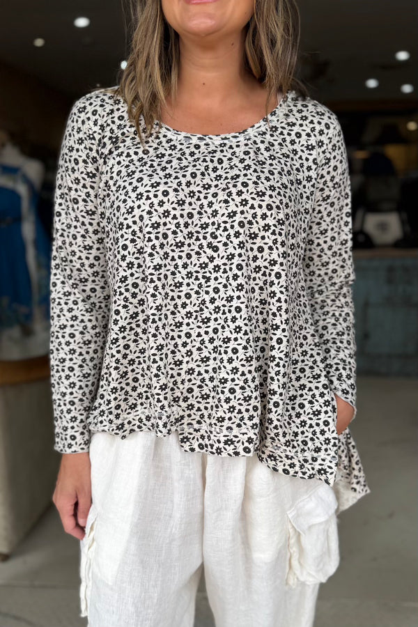 BALLET TEE - CREAM SMALL FLOWER