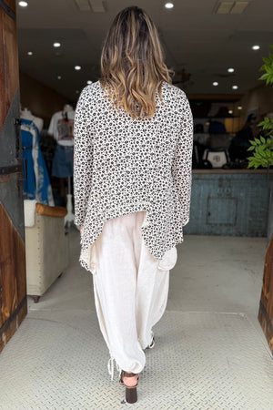 BALLET TEE - CREAM SMALL FLOWER