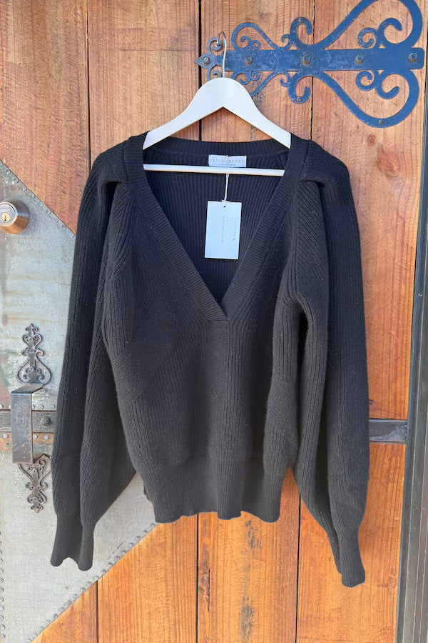 MARSEILLE V-NECK WOOL JUMPER - BLACK