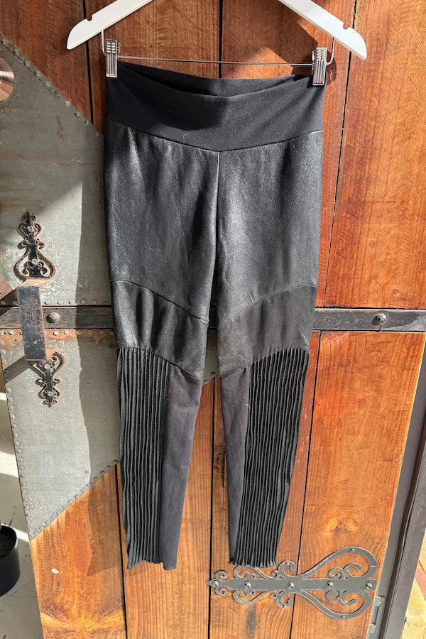 AMANO COLAB PIN TUCK LEGGINGS