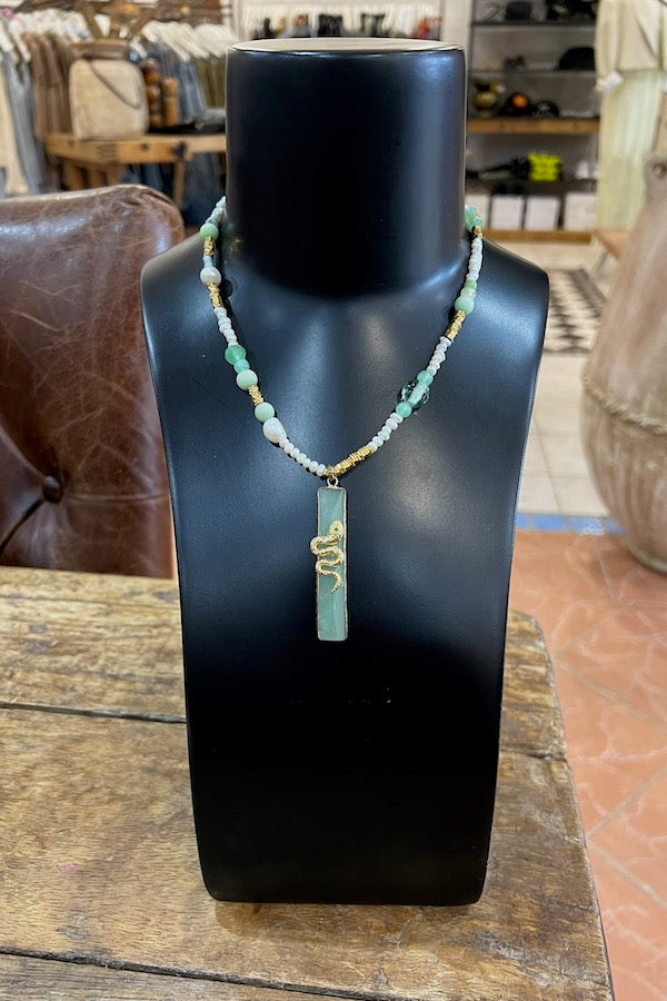 NECKLACE - GREEN STONES WITH PEARLS AND SNAKE PENDANT