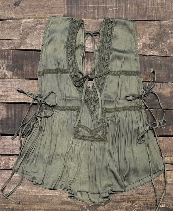 SOFT SPOKEN TOP - OLIVE