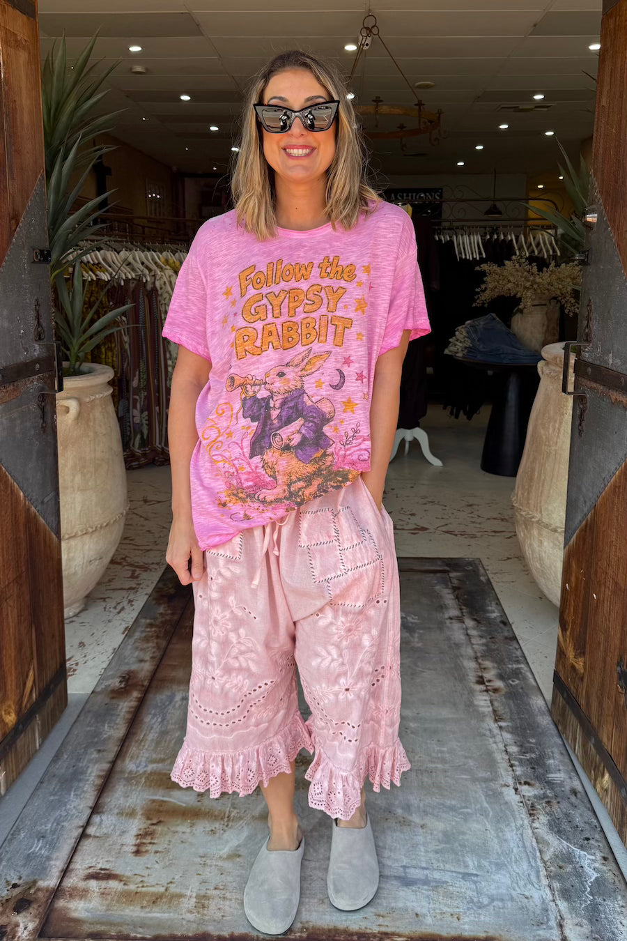WORN AND WEATHERED TEE - GYPSY RABBIT