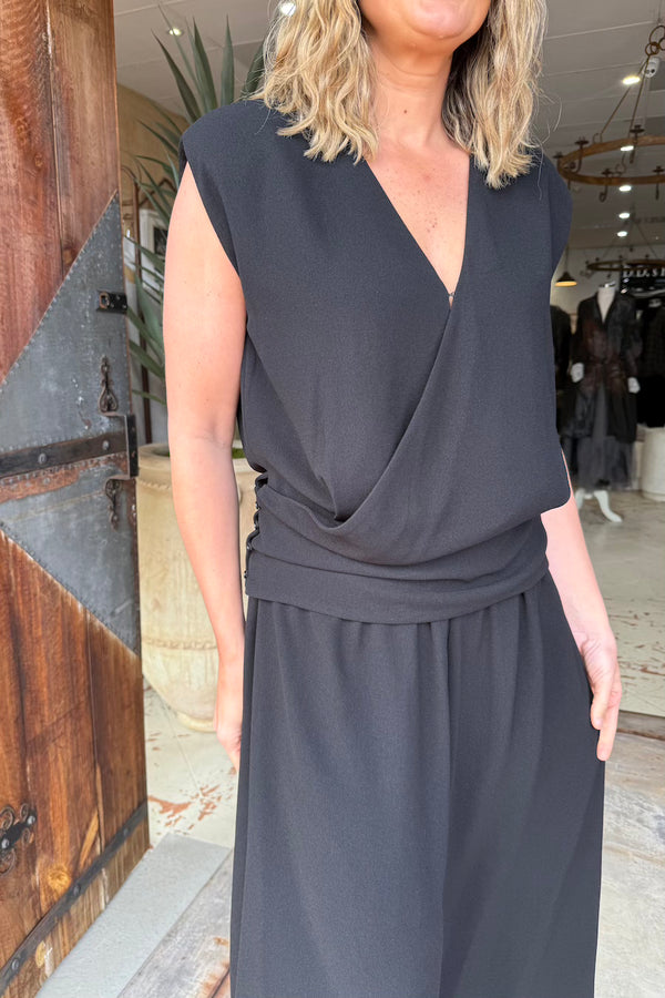 DARIEN V-NECK TOP - BLACK