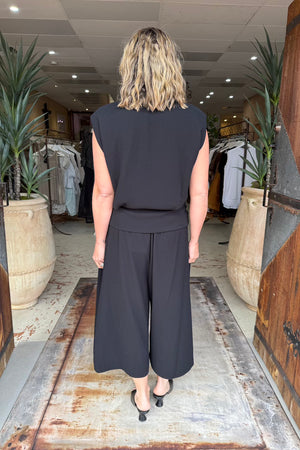 DARIEN V-NECK TOP - BLACK