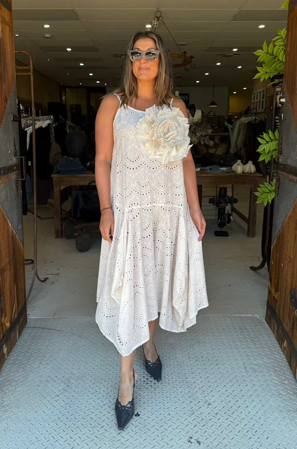 BAKERY FLOWER PIN - OAT