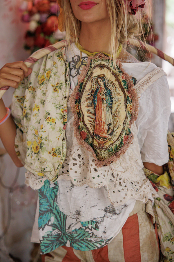 MARY JABOT WITH ROSES - JABOT 072