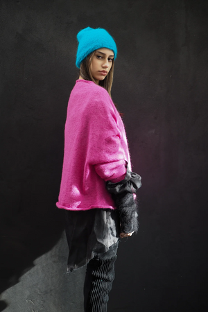 LIGHT WEIGHT V-NECK SWEATER - CANDY PINK