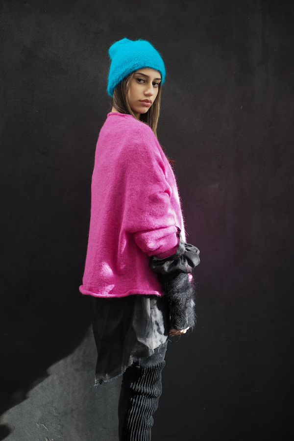 LIGHT WEIGHT V-NECK SWEATER - CANDY PINK