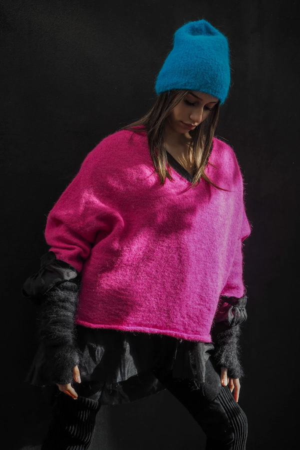 LIGHT WEIGHT V-NECK SWEATER - CANDY PINK