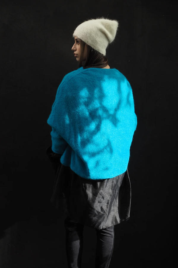 LUXE LIGHTWEIGHT V-NECK SWEATER - CERULEAN BLUE