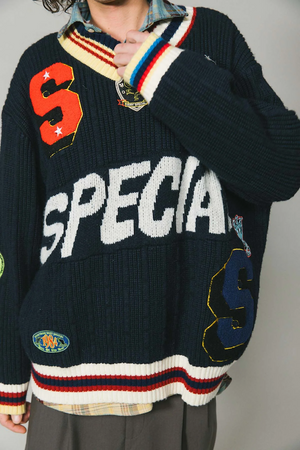 NAVY PATCH KNIT SWEATER