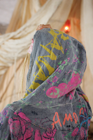 GRAPHICS RAJI HOODIE - TOP 2983