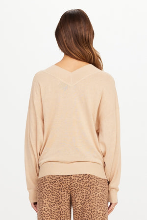BONITA V NECK KNIT - SAND