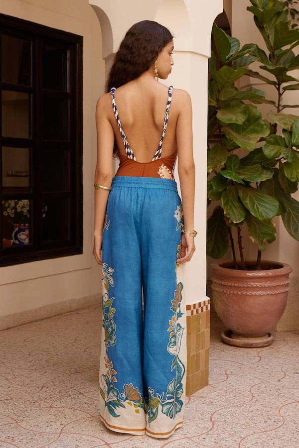 SOLEIL D'AMOUR V NECK ONE PIECE