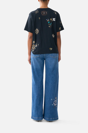 CLASSIC TEE AMULETS AND ALCHEMY