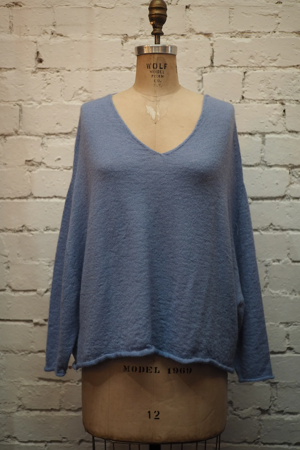 LIGHT WEIGHT V-NECK SWEATER - SKY