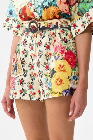 TUCK FRONT SHORT